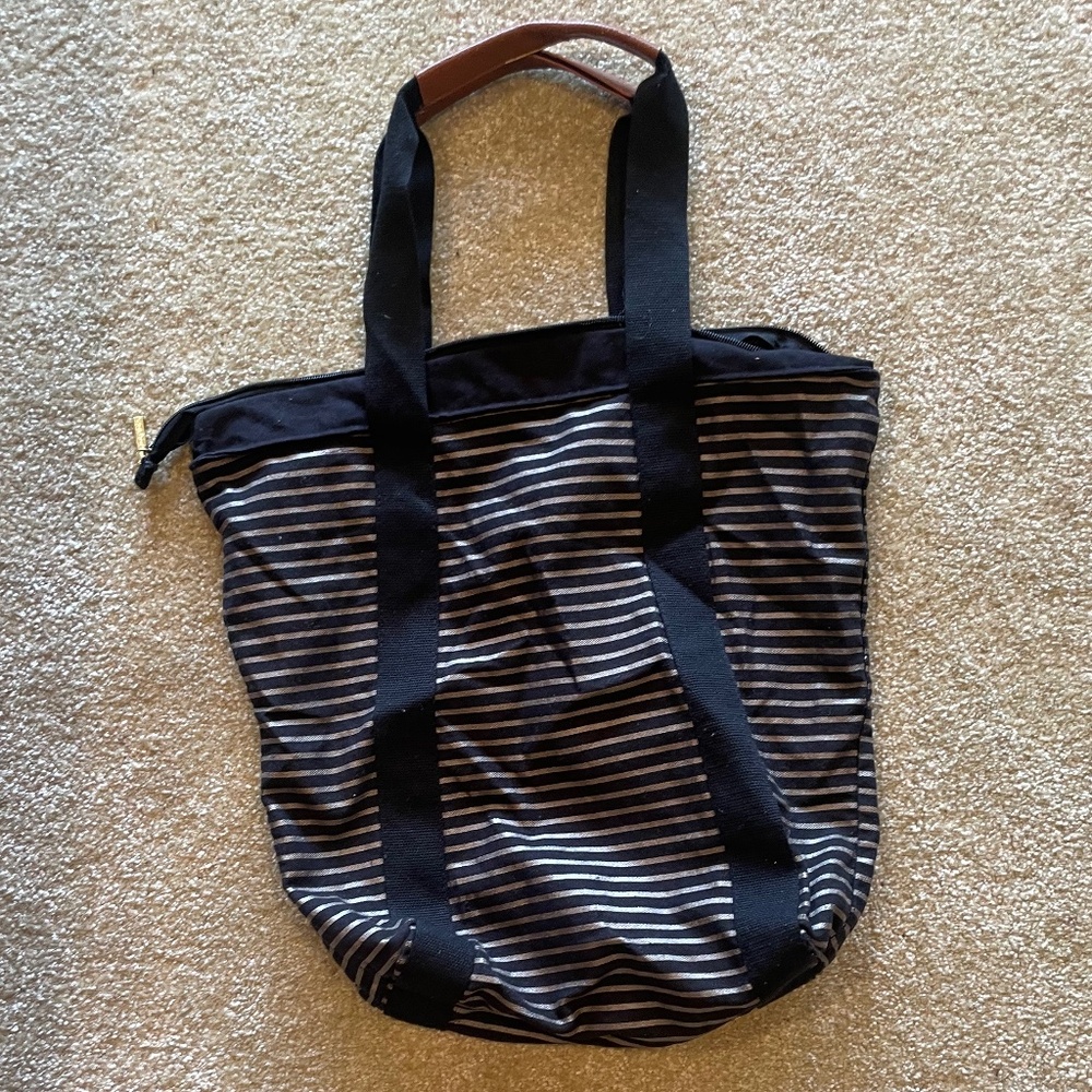 black and gold zip shoulder bag